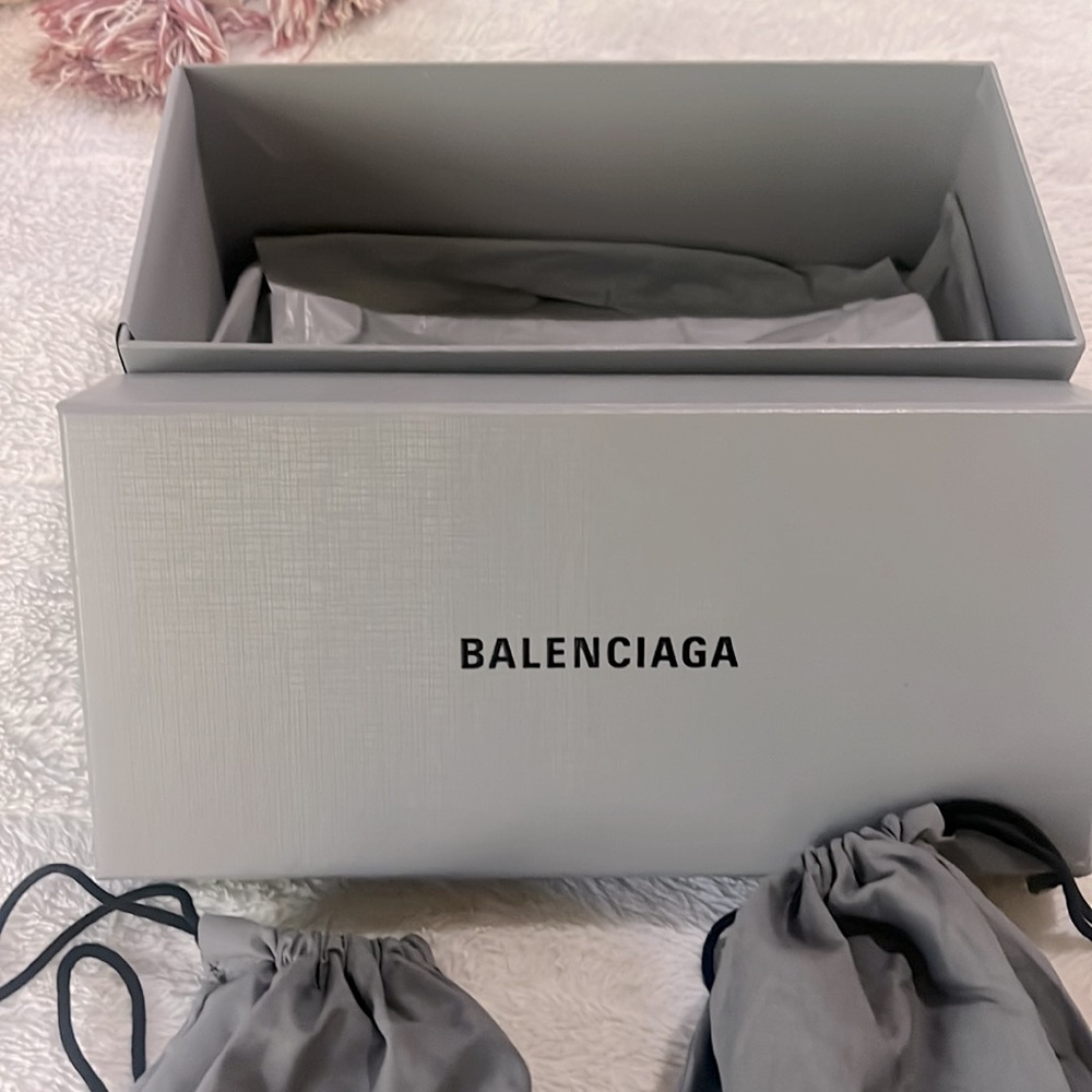 Balenciaga Slides - Picture 3 of 8